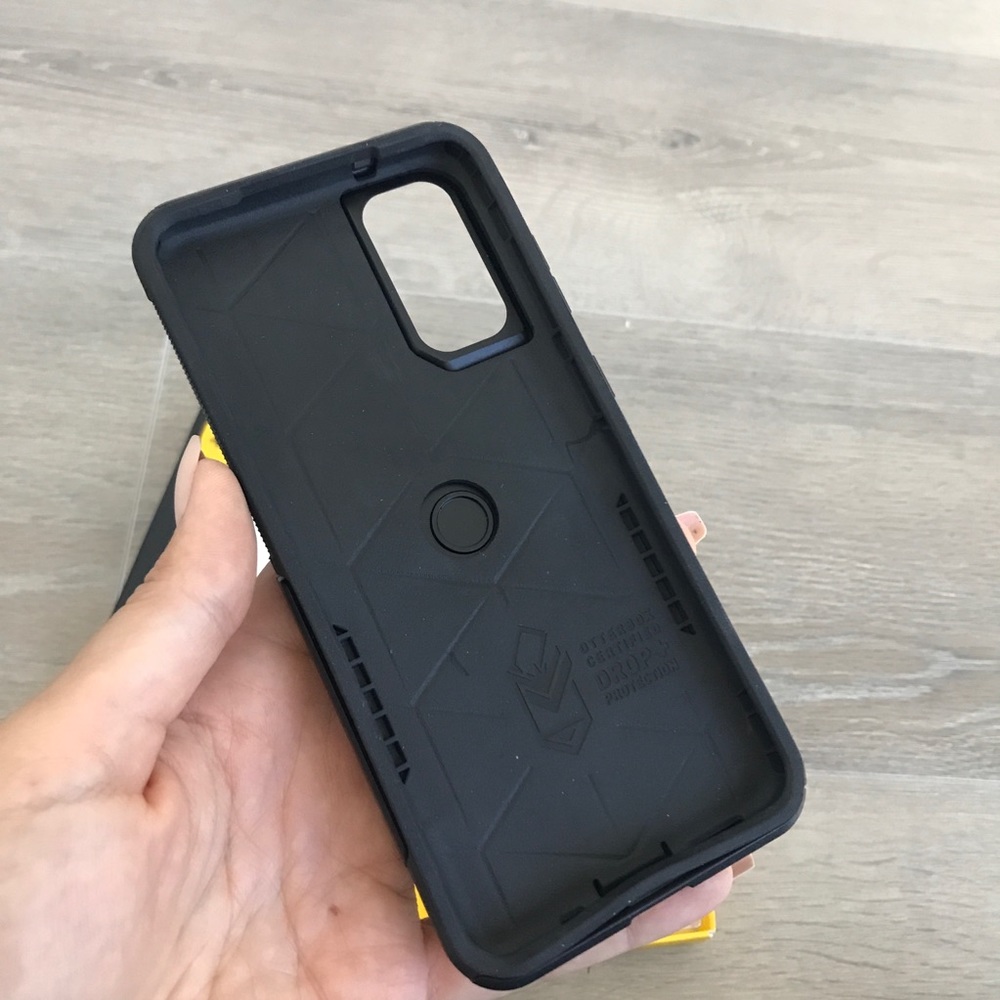 Otter box commuter case for Samsung galaxy s20 - Picture 3 of 4